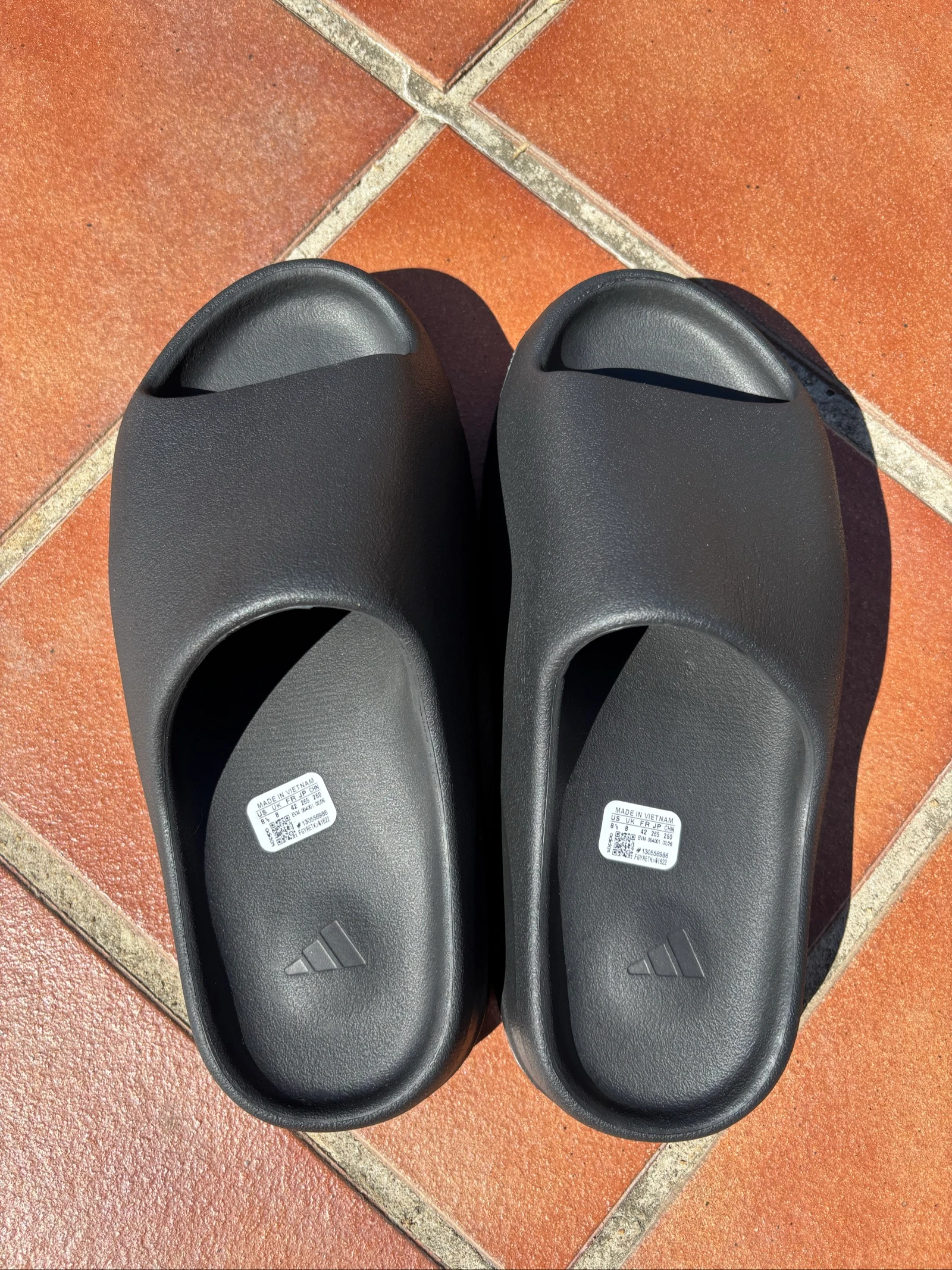 Yeezy Slide couleur Onyx – photo 2
